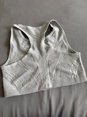 ALO Yoga Light Gray Textured Seamless Racerback Sports Bra
